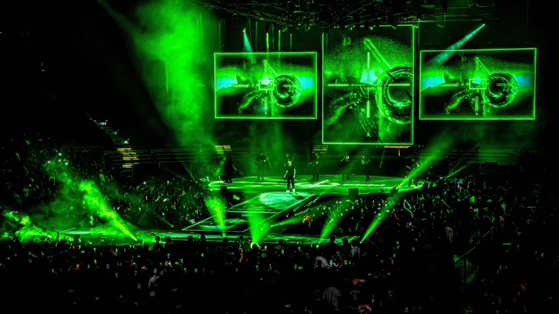 Green lasers and screens over a festival crowd